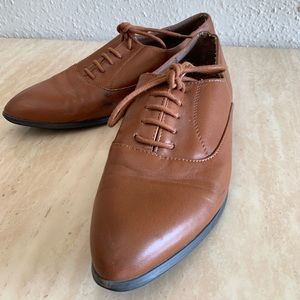 Breckelle’s Faux Leather Oxford Pointy Toe Shoes